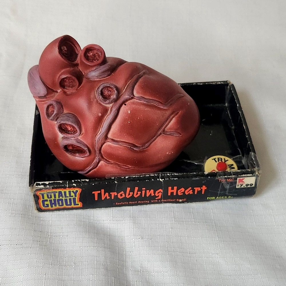 Totally Ghoul Halloween Animatronic Beating Throbbing Heart Prop Vintage Rare